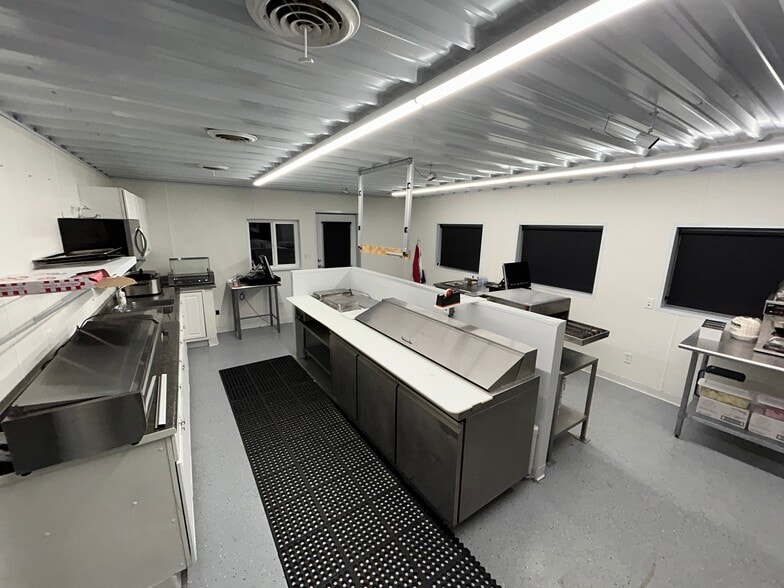 More Photos Of 1002 Cross st, Robinson Restaurant For Sale