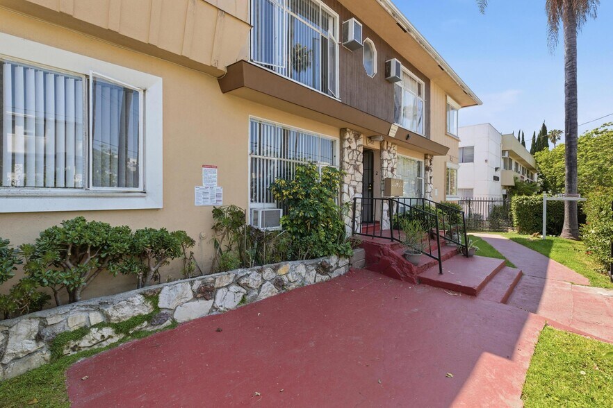 More Photos Of 5408 Russell Ave, Los Angeles Apartments For Sale