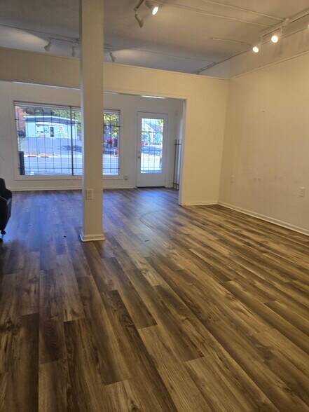 More Photos Of 3348-3352 Commonwealth Ave, Charlotte Unknown For Lease