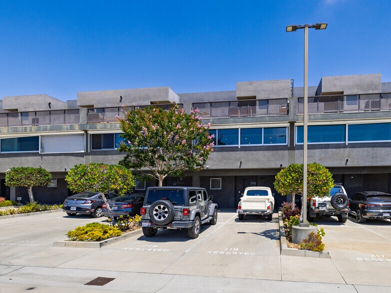 More Photos Of 215-237 California St, El Segundo Loft Creative Space For Lease
