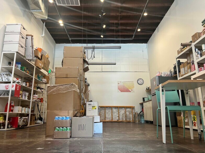 More Photos Of 3333-3339 W Sunset Blvd, Los Angeles General Retail For Lease