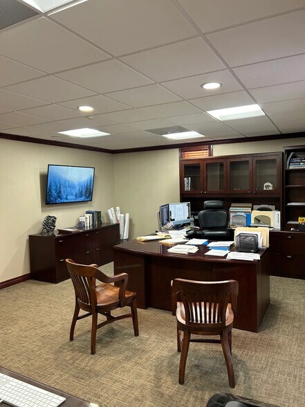 More Photos Of 3829 N Classen Blvd, Oklahoma City Office For Lease