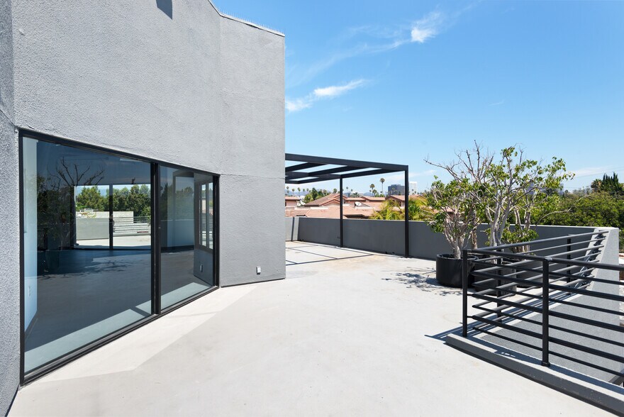 More Photos Of 1545 26th St, Santa Monica Loft Creative Space For Lease