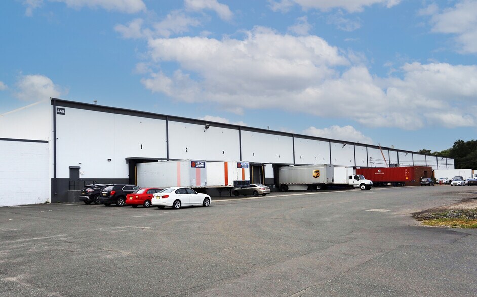 More Photos Of 4 Engelhard Ave, Avenel Warehouse For Lease