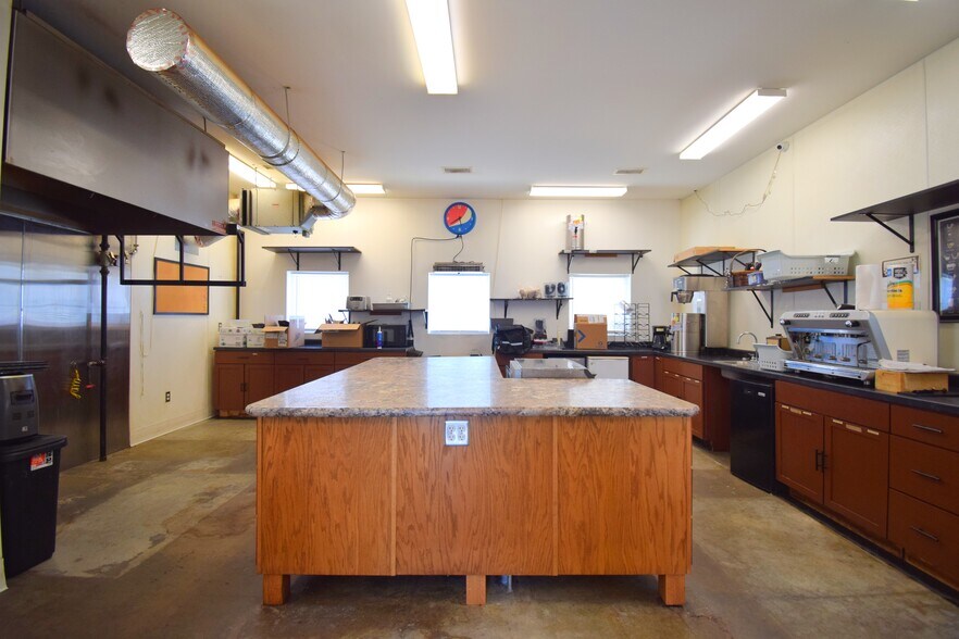More Photos Of 102 N Park St, Sesser Restaurant For Sale