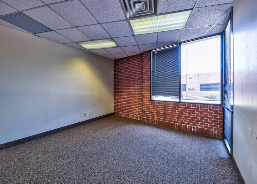 More Photos Of 6210 N Belt Line Rd, Irving Office For Lease