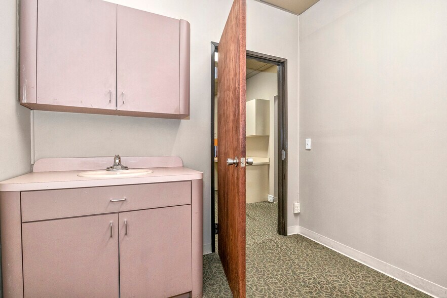 More Photos Of 5245 Schaefer Rd, Dearborn Medical For Sale