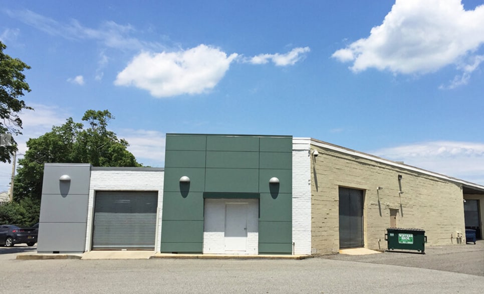 More Photos Of 201-223 Park Ave, Hicksville Warehouse For Lease