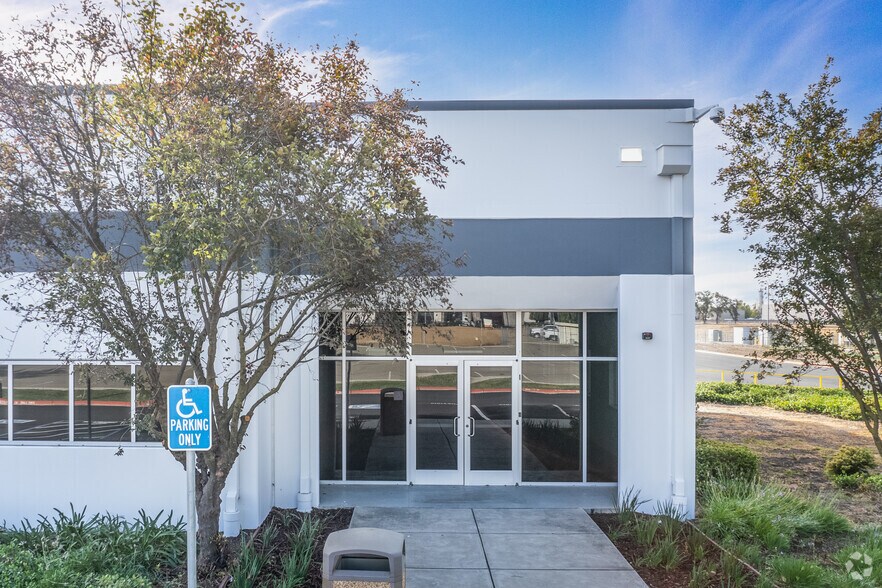 More Photos Of 2222 S Sinclair Ave, Stockton Manufacturing For Lease