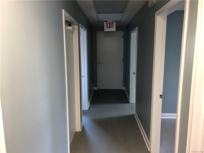 More Photos Of 200 S Washington Ave, Royal Oak Office For Lease