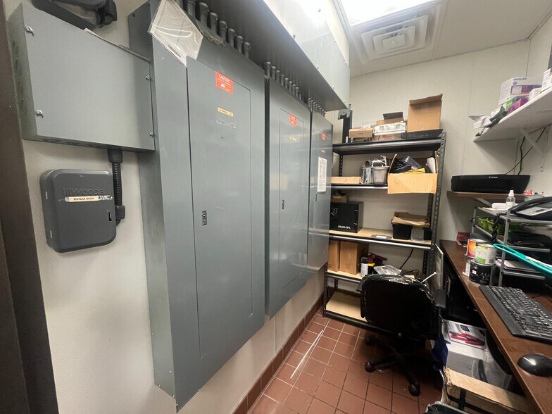 More Photos Of 527 E Highway 20, Valentine Fast Food For Sale