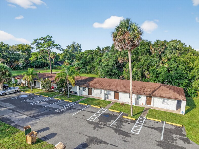 More Photos Of 37415 Highway 19, Umatilla General Retail For Sale