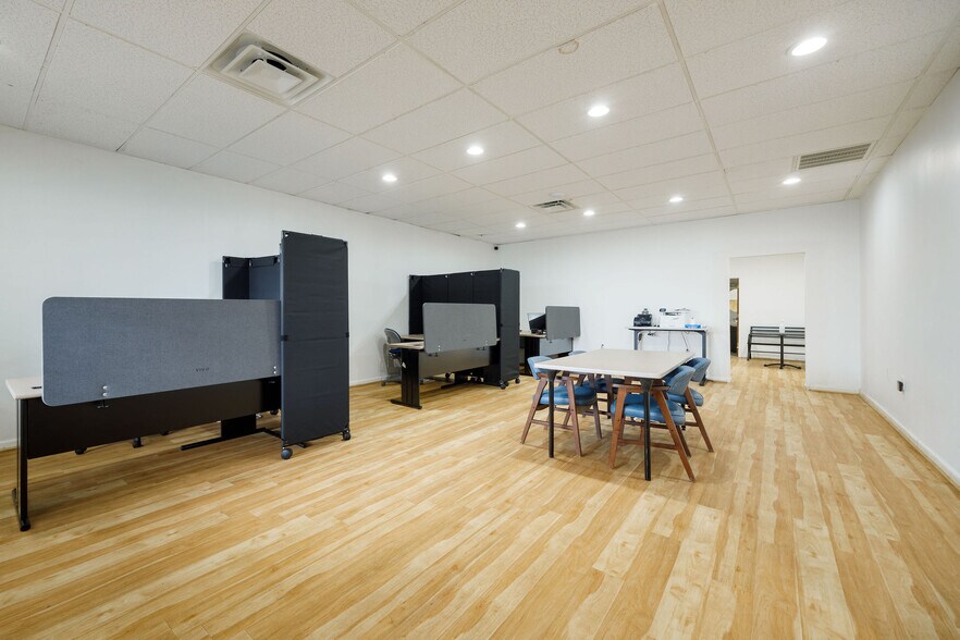 More Photos Of 2825 S Crater Rd, Petersburg Storefront Retail Office For Sale