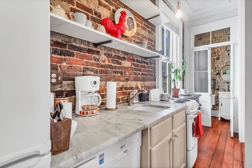 More Photos Of 78 Society St, Charleston Specialty For Sale