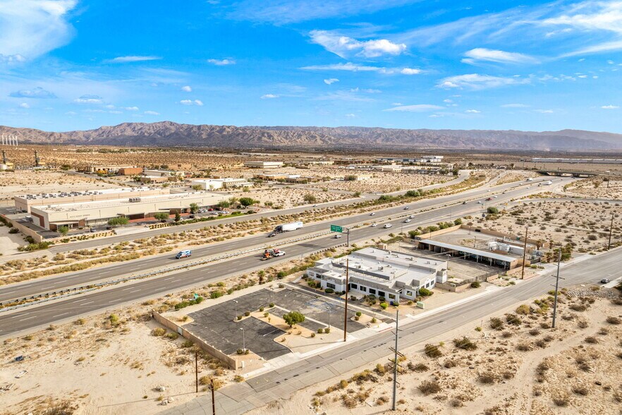 More Photos Of 690 W Garnet Ave, Palm Springs Light Distribution For Lease