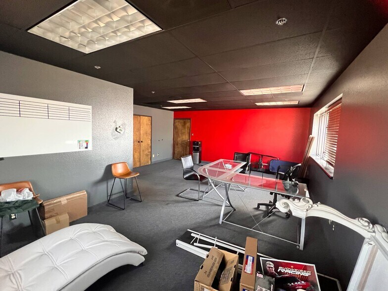 More Photos Of 8140 E Butherus Dr, Scottsdale Auto Dealership For Lease