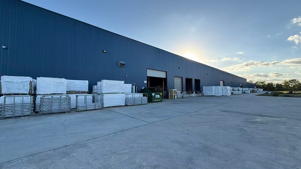 More Photos Of 6511 N Wayside Dr, Houston Warehouse For Sale