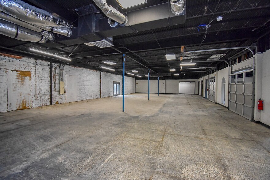 More Photos Of 19419 N Freeway, Spring General Retail For Sale