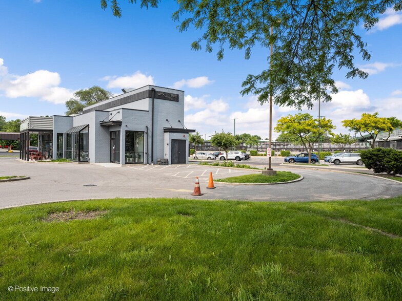 More Photos Of 720 E Rand Rd, Mount Prospect Fast Food For Sale