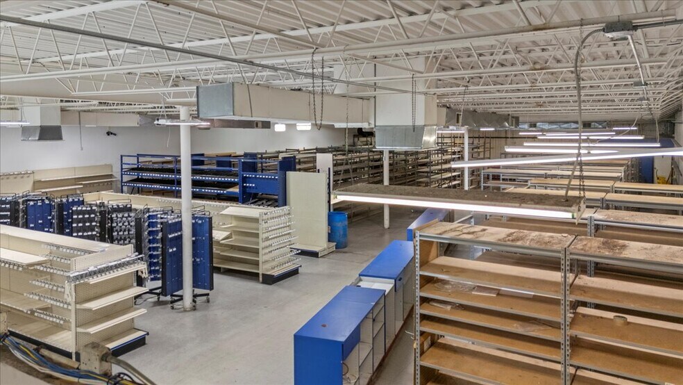 More Photos Of 516 Washington St, Ravenswood Freestanding For Lease