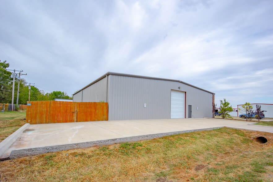 More Photos Of 6800 Main St, Oklahoma City Industrial For Lease