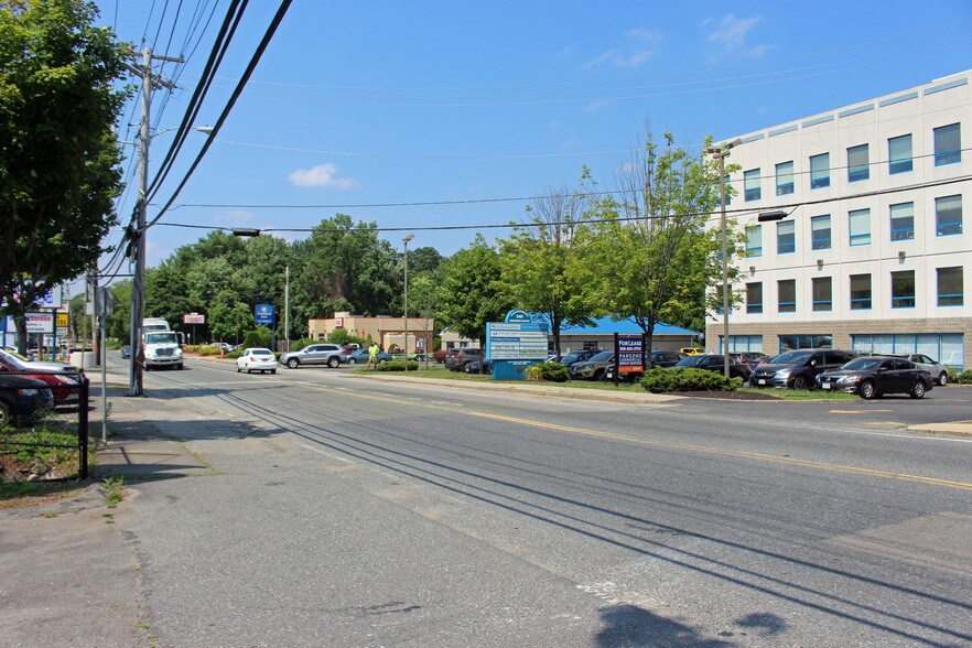 More Photos Of 5 Mill St N, Marlborough Storefront Retail Office For Lease