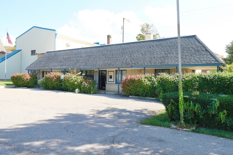 More Photos Of 414 Lincolnway, La Porte Office For Sale