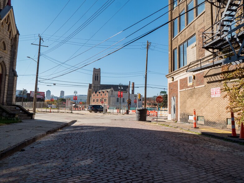 More Photos Of 1400-1404 Gratiot Ave, Detroit Office For Lease