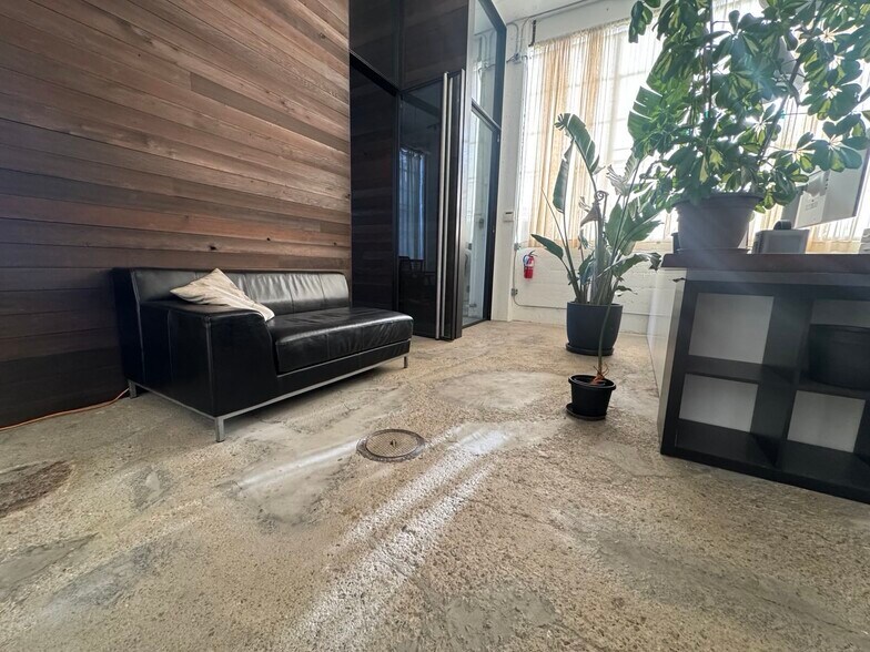 More Photos Of 3248 17th St, San Francisco Warehouse For Lease