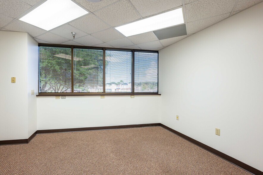 More Photos Of 6719 Gall Blvd, Zephyrhills Medical For Sale