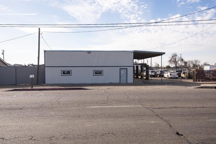 More Photos Of 1095 S 9th St, Modesto Auto Repair For Sale