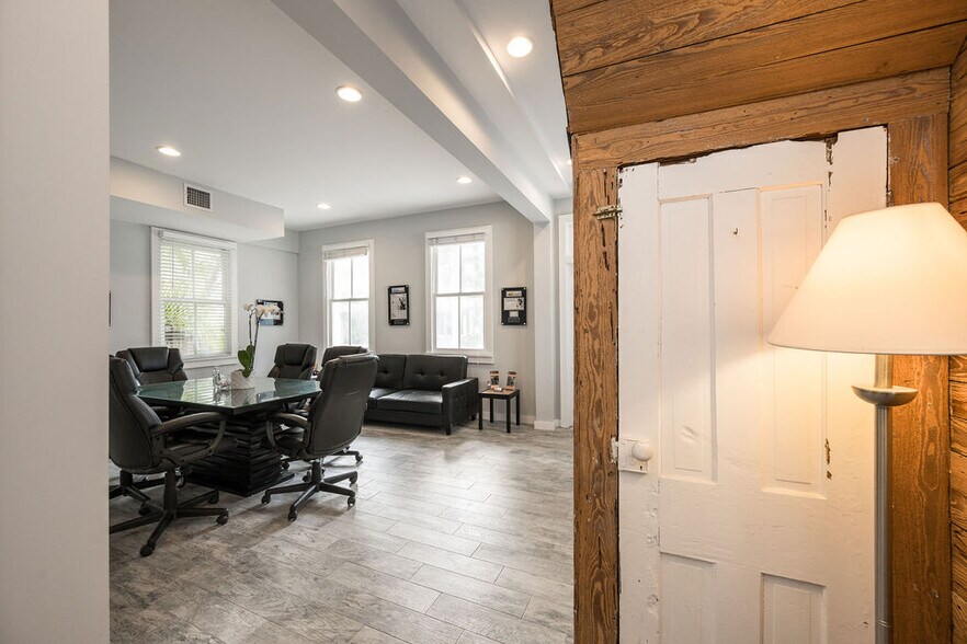 More Photos Of 405 Petronia St, Key West General Retail For Sale