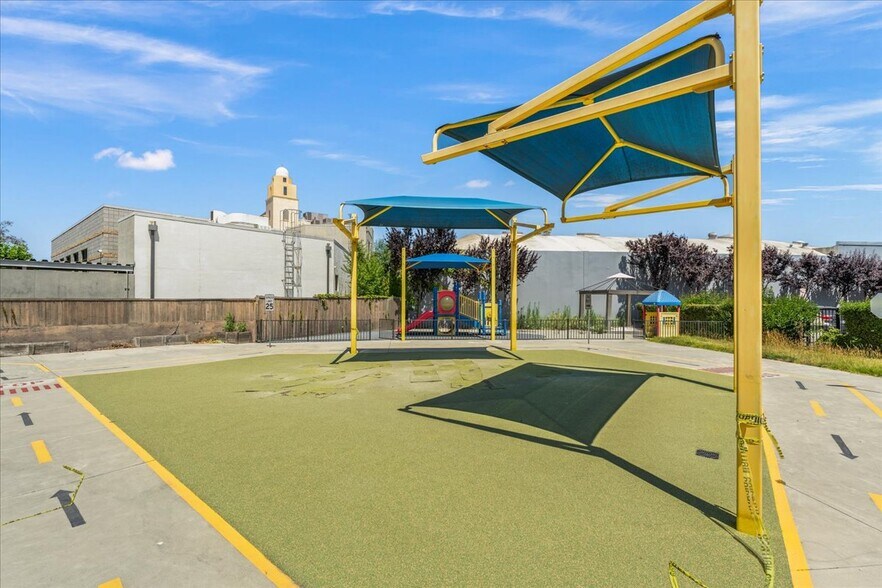 More Photos Of 991 Commercial St, Palo Alto Schools For Lease
