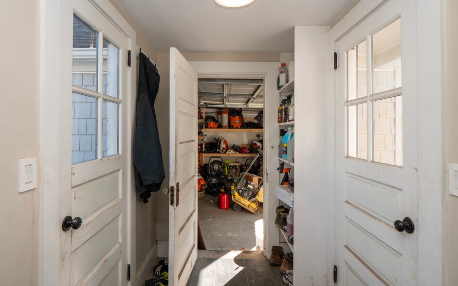 More Photos Of 999 Aquidneck Ave, Middletown Flex For Sale