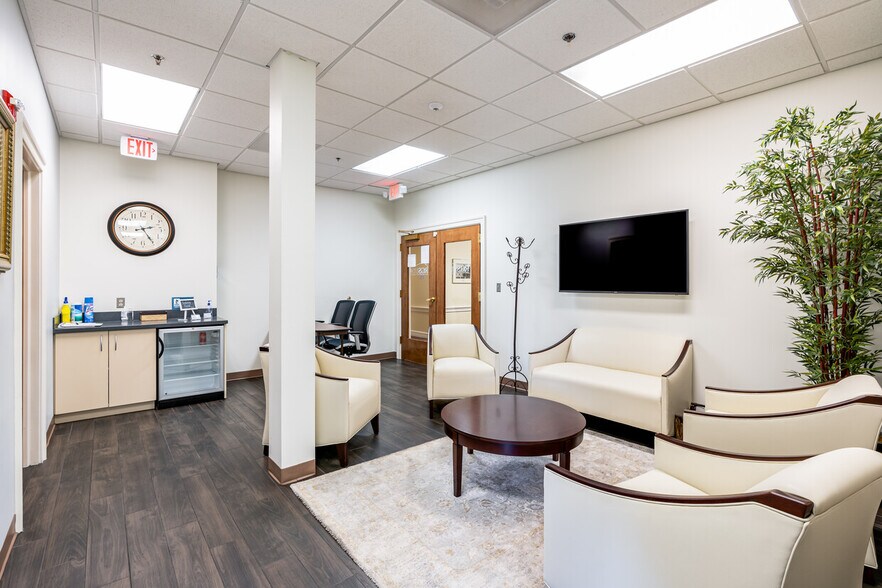 More Photos Of 13875 Hedgewood Dr, Woodbridge Medical For Lease