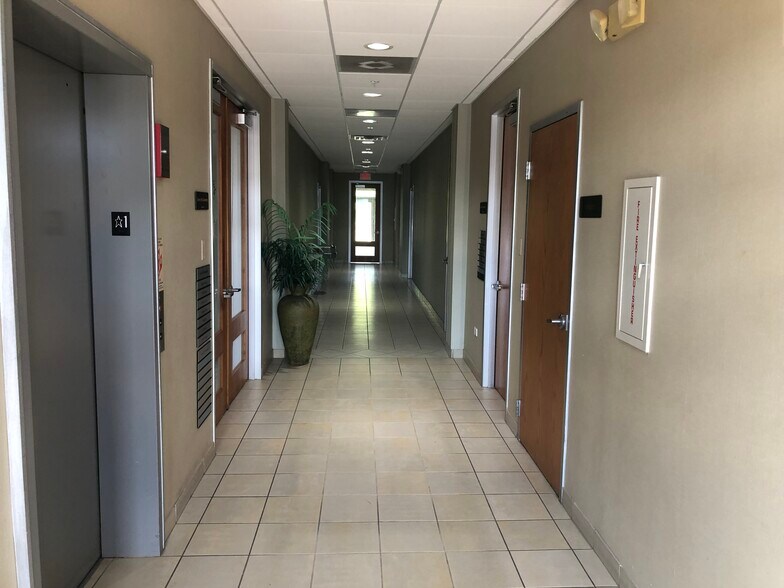 More Photos Of 1100 E Washington St, Grayslake Unknown For Lease