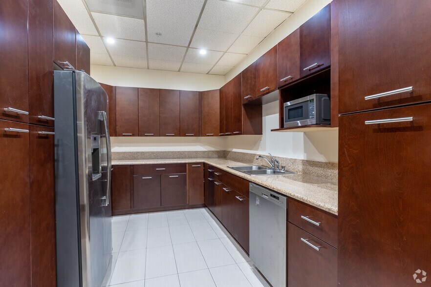 More Photos Of 1149 N Gower St, Los Angeles Office For Sale