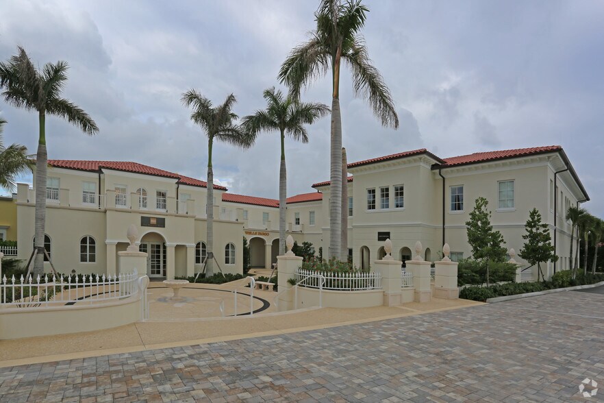More Photos Of 239 S County Rd, Palm Beach Office For Lease