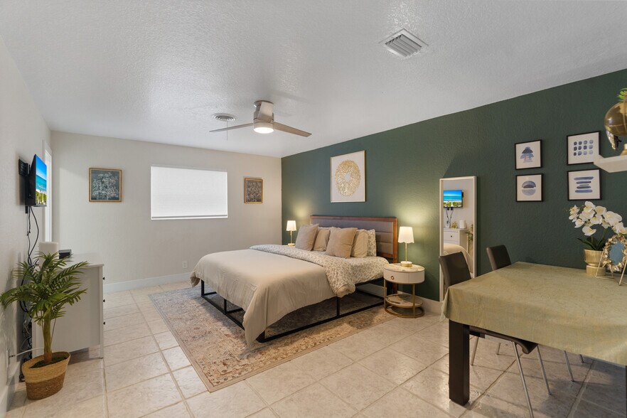 More Photos Of 1520 NE 51st St, Fort Lauderdale Apartments For Sale