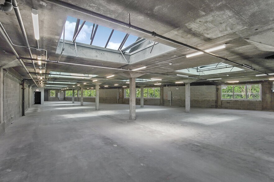 More Photos Of 4701-4715 N Lamon Ave, Chicago Warehouse For Lease