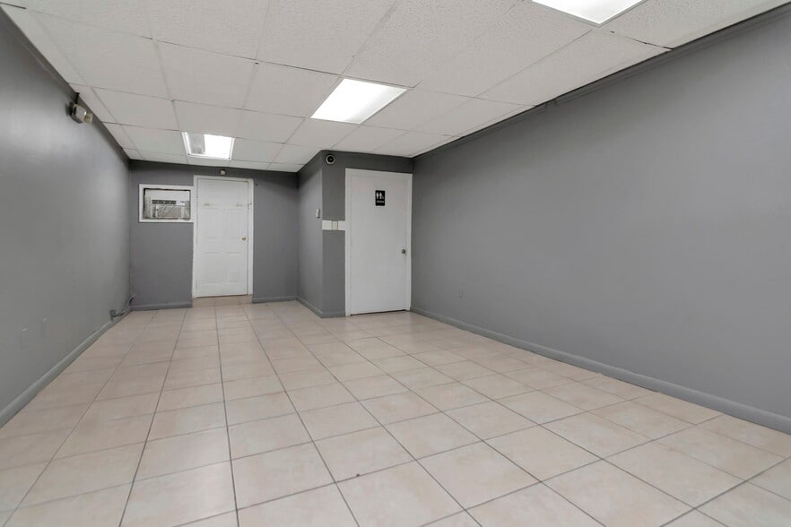 More Photos Of 308 E Waters Ave, Tampa Restaurant For Sale