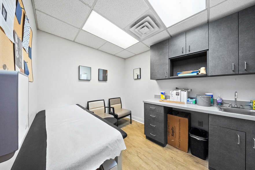 More Photos Of 1901 Winchester Ave, Ashland Office For Sale