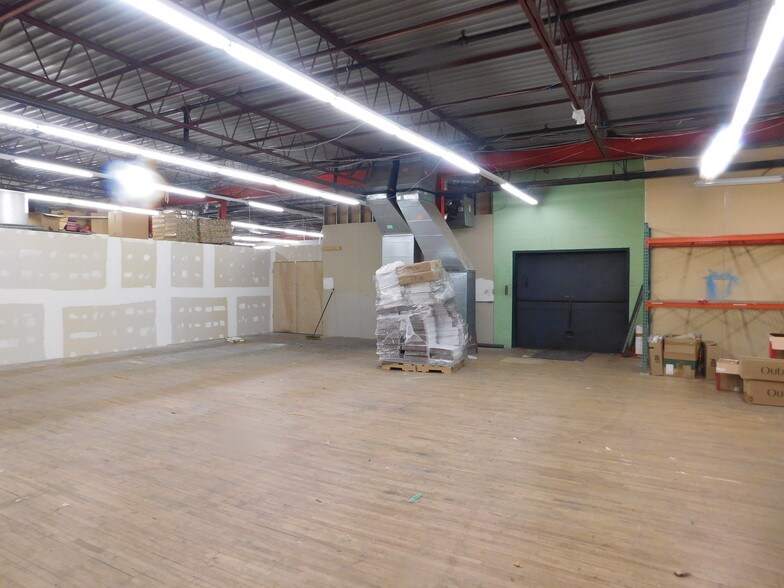 More Photos Of 131 Liberty Ave, Mineola Warehouse For Sale