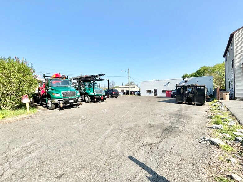 More Photos Of 20 Crescent St, Stamford Warehouse For Sale