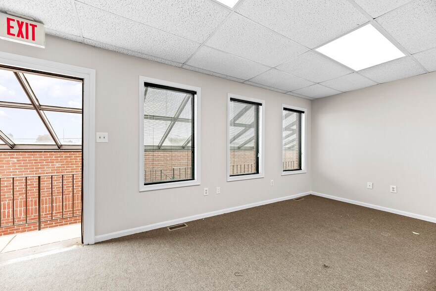 More Photos Of 10351 Southern Maryland Blvd, Dunkirk Office For Sale