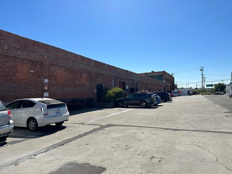 More Photos Of 2130-2220 Livingston St, Oakland Light Manufacturing For Lease