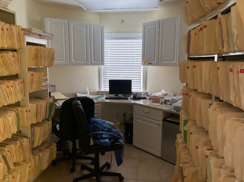 More Photos Of 531-535 W Main St, Norwich Medical For Sale