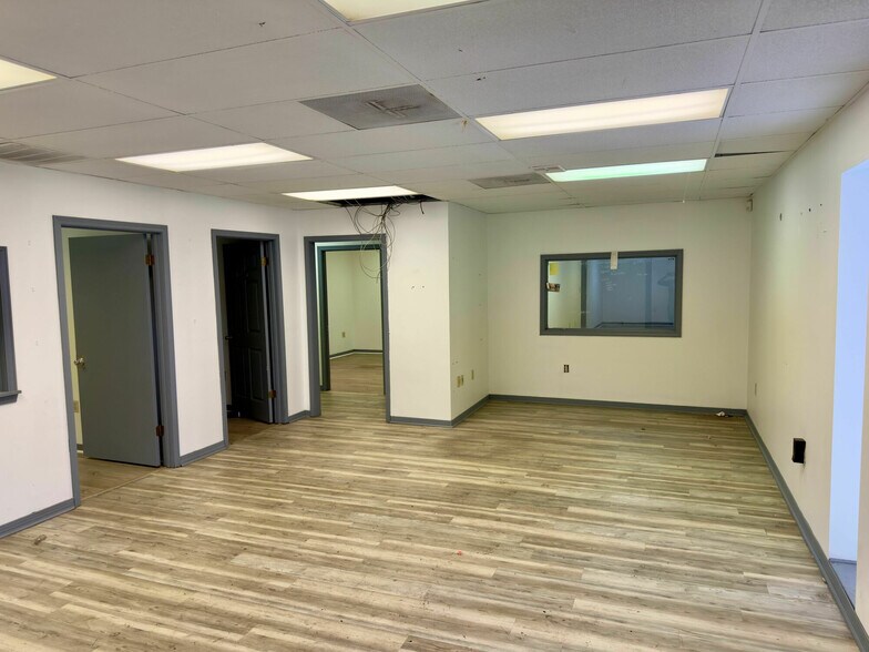 More Photos Of 3885 N Palafox Hwy, Pensacola Warehouse For Sale