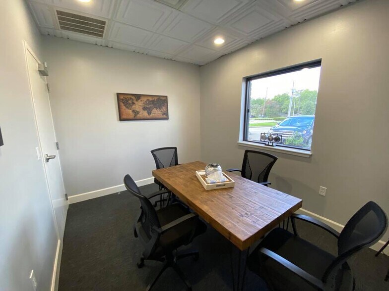 More Photos Of 4621 Center St, Deer Park Office Residential For Lease