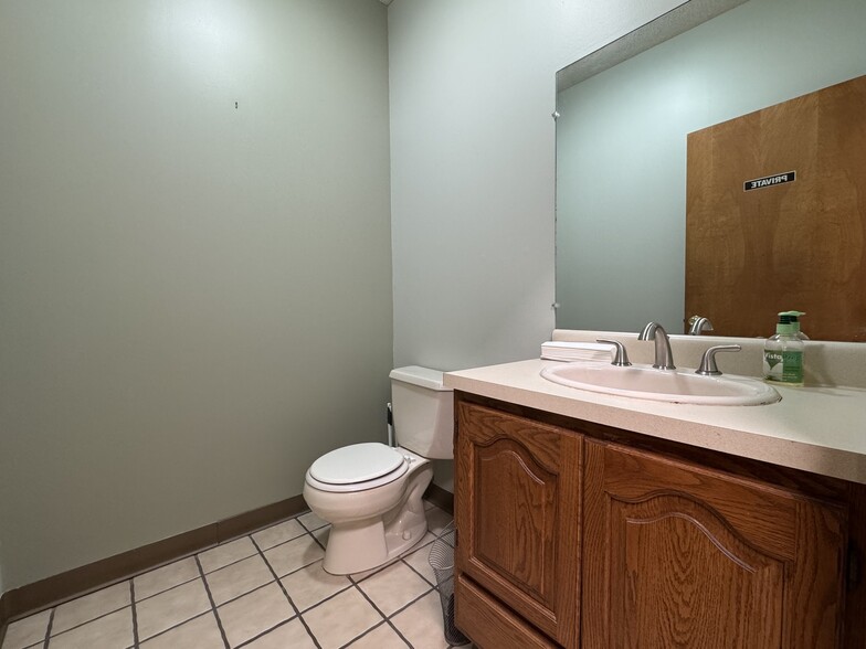 More Photos Of 915 N Main St, Bloomington General Retail For Sale